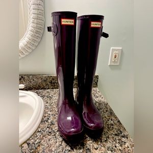 Tall gloss Hunter boots